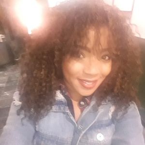 Meet your Posher, Angela